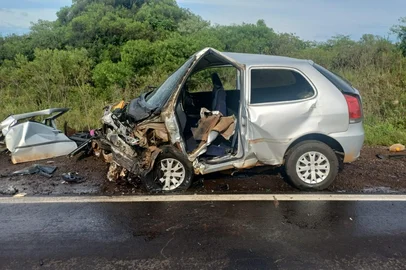 Colisão frontal na BR-158 em Pejuçara deixa dois feridos em estado grave<!-- NICAID(16201640) -->