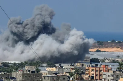 Smoke billows after an Israeli air strike in Rafah in the southern Gaza Strip on October 16, 2023. The death toll from Israeli strikes on the Gaza Strip has risen to around 2,750 since Hamas's deadly attack on southern Israel last week, the Gaza health ministry said October 16. Some 9,700 people have also been injured as Israel continued its withering air campaign on targets in the Palestinian coastal enclave, the Hamas-controlled ministry added. (Photo by SAID KHATIB / AFP)<!-- NICAID(15569904) -->