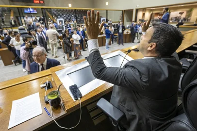 Sessão Extraordinária - Vereadores Iniciam discussão do Plano Diretor na madrugada desta quinta-feira. Vereador Jessé Sangalli foi o primeiro a discutir a matéria (Foto: Elson Sempé Pedroso/CMPA - Uso público, resguardado o crédito obrigatório) <!-- NICAID(16244052) -->