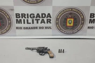 Homem foi preso após atropelar e matar a ex-companheira em Rio Grande. Um revólver calibre .32 foi apreendido com o suspeito.<!-- NICAID(16000401) -->