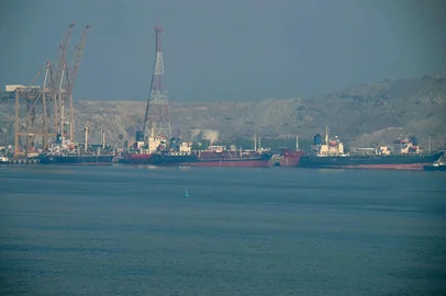 Navio-tanque no estreio de Ormuz, essencial para o petróleo global e sob risco de ser fechado pelo Irã. (Foto: Giuseppe CACACE / AFP)<!-- NICAID(16065717) -->
