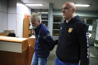 PORTO ALEGRE, RS, BRASIL, 05-09-2025: Preso homem que deixou mala com corpo de mulher na rodoviária de Porto Alegre. Ricardo Jardim, 66, foi preso pelo DHPP da Polícia Civil. Foto: Ronaldo Bernardi/Agência RBS<!-- NICAID(16117679) -->