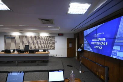 Movimentação antes do início da reunião da Comissão de Constituição, Justiça e Cidadania (CCJ). A comissão irá sabatinar os indicados para o Supremo Tribunal Federal (STF) e para a Procuradoria-Geral da República (PGR). Foto: Edilson Rodrigues/Agência SenadoLocal: BrasÃ­liaIndexador: Edilson RodriguesFonte: AgÃªncia SenadoFotógrafo: e<!-- NICAID(15624274) -->