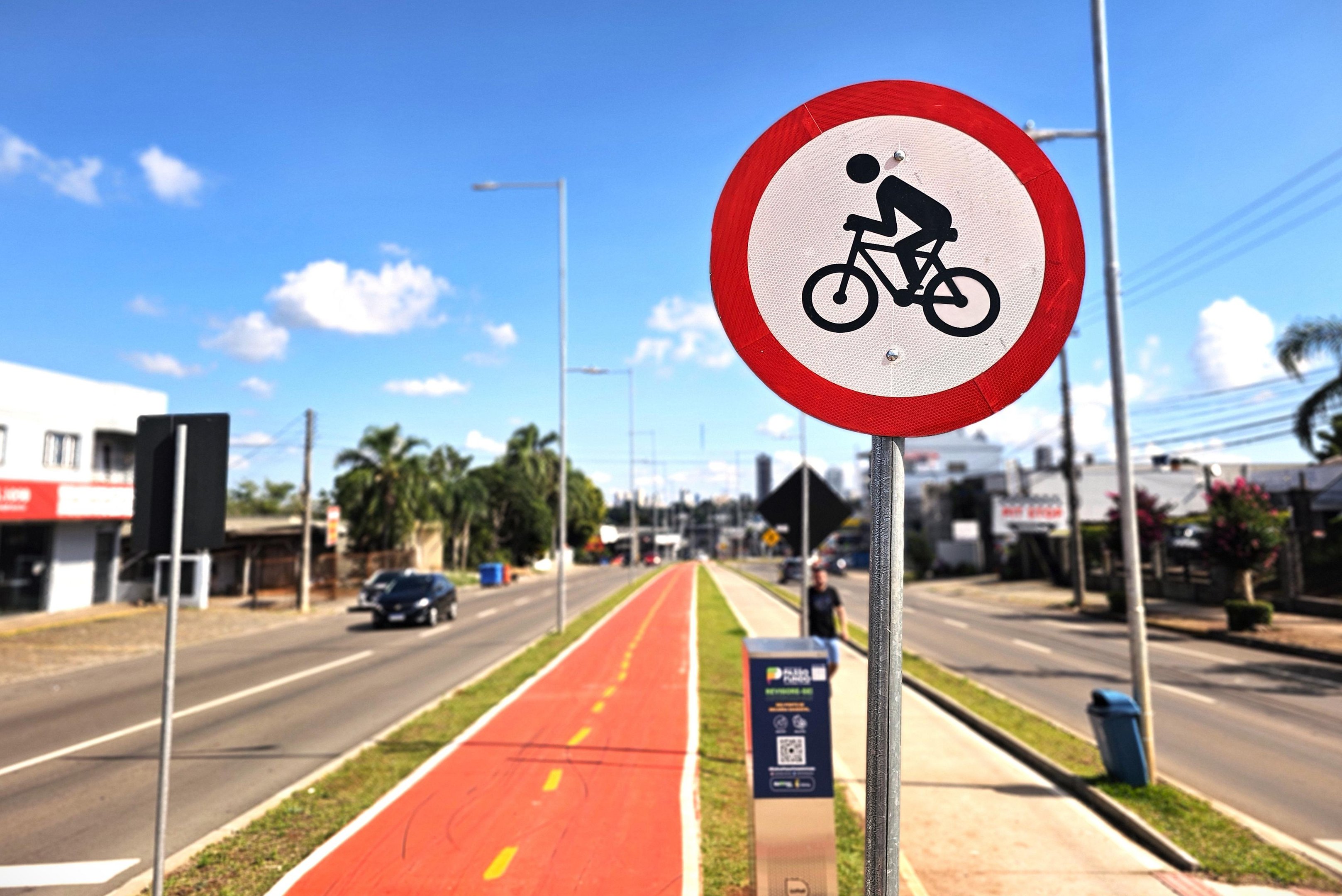 De quem &eacute; a prefer&ecirc;ncia na ciclovia? Entenda os desafios dos ciclistas em Passo Fundo