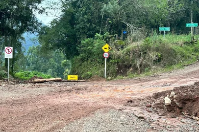 Acesso à Estrada Luiz Daneluz, no interior de Caxias do Sul<!-- NICAID(15773719) -->