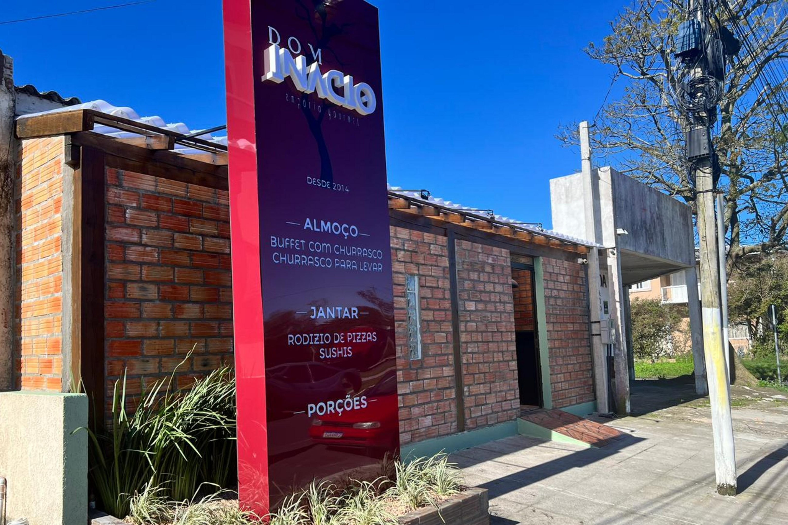 Veja como era e como ficou restaurante atingido por avi&atilde;o que caiu em Cap&atilde;o da Canoa