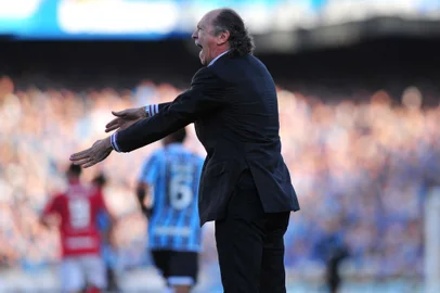 Grêmio e Inter jogam para definir o campeão do Gauchão 2011.Técnico do Internacional Paulo Roberto Falcão. Indexador:                                 <!-- NICAID(7085423) -->