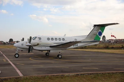 Avião do governo do Paraná que fará traslado do corpo de menina que caiu em cânion no RS chegou ao aeroporto de Caxias do Sul na tarde desta sexta-feira<!-- NICAID(16078821) -->