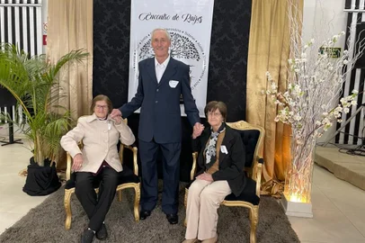 Os trigêmeos Terezinha de Oliveira Bullé, Ozir Orling de Oliveira e Edit Steinhofel, que completaram 81 anos. Imagem para a crônica de domingo da Rosane de Oliveira.<!-- NICAID(15103362) -->