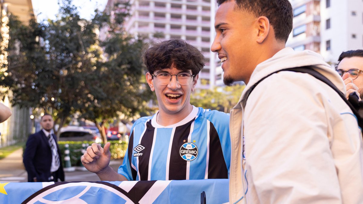 Grêmio paga parte dos salários atrasados antes do jogo