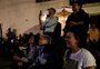 Em clima de festa, público se reúne em bar da Cidade Baixa para assistir à estreia de Valéria Barcellos em novela: "Orgulho"