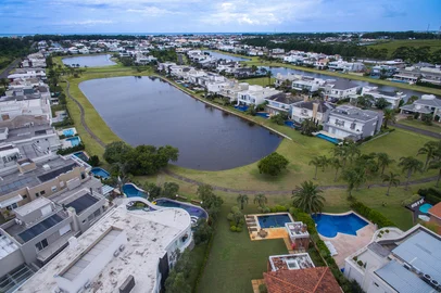 ATLANTIDA, RS, BRASIL - 26.01.2017 : Reportagem especial do Caderno DOC mostra o veranio nos condominios fechados do litoral gaucho. Na foto: condominio Bosques de Atlantida, na Avenida Central. (FOTO: BRUNO ALENCASTRO/AGENCIA RBS)Indexador: Bruno Alencastro<!-- NICAID(12698766) -->