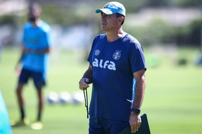 Treino GremioRS - FUTEBOL/ TREINO GREMIO 2025 - ESPORTES - Jogadores do Gremio realizam treino tÃ©cnico durante a manha desta sexta-feira, no CT Luiz Carvalho, na preparaÃ§Ã£o para a partida valida pelo Campeonato Gaucho 2025. FOTO: LUCAS UEBEL/GREMIO FBPAEditoria: SPOLocal: Porto AlegreIndexador: Lucas UebelSecao: futebolFonte: Gremio.netFotógrafo: Treino Gremio<!-- NICAID(15995144) -->
