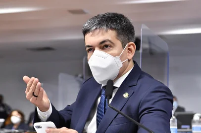 Comissão Parlamentar de Inquérito da Pandemia (CPIPANDEMIA) realiza oitiva do empresário representante da empresa Davati Medical Supply, que afirma ter recebido pedido de propina de representante do Ministério da Saúde para conseguir vender doses da vacina AstraZeneca. Em pronunciamento, à bancada, senador Randolfe Rodrigues (Rede-AP). Foto: Waldemir Barreto/Agência Senado<!-- NICAID(14824659) -->