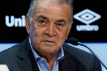 PORTO ALEGRE, RS, BRASIL, 10-12-2025: Apresentação do novo CEO e dos integrantes do departamento de futebol do Grêmio. Da e/d: Rafael Lima, diretor de futebol ; Luiz Felipe Escolari, coordenador técnico de futebol; Alex Leitão, CEO do Grêmio; Odorico Roman, presidente; Antônio Dutra Júnior, vice-presidente de futebol; Paulo Pelaipe, executivo de futebol. Fotos: Duda Fortes/Agencia RBS<!-- NICAID(16184064) -->