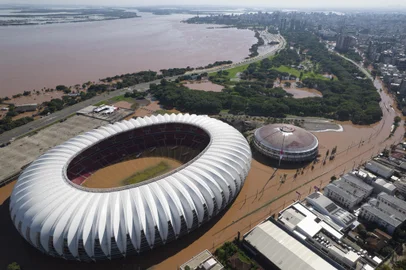 Vista aérea do Estádio Beira-Rio e Orla , em Porto Alegre (RS), tomados pelas águas após o transbordamento do Lago Guaiba. Fotos: Renan Mattos/Agencia RBS<!-- NICAID(15756356) -->