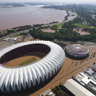 Vista aérea do Estádio Beira-Rio e Orla , em Porto Alegre (RS), tomados pelas águas após o transbordamento do Lago Guaiba. Fotos: Renan Mattos/Agencia RBS<!-- NICAID(15756356) -->