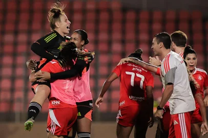Na noite desta terça-feira (21/04), as Gurias Coloradas foram a Sete Lagoas, em Minas Gerais, para enfrentar o Cruzeiro, pela sétima rodada do Campeonato Brasileiro. Com gols de Valéria e Darlene, as Gurias conquistaram os três pontos fora de casa e chegaram à oitava colocação, com 11 pontos.<!-- NICAID(16270845) -->
