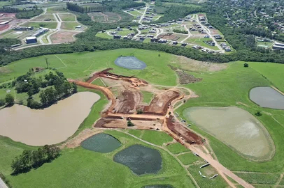 fundação do terreno do ITEC<!-- NICAID(16155869) -->