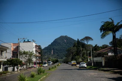AGUDO, RS, BRASIL, 07.05.2024: Município de Agudo se reestrutura após enchente. Em paralelo a buscas por pessoas que seguem incomunicáveis nas encostas, o trabalho também segue na reconstrução e no apoio a pessoas necessitadas. Foto: Camila Hermes/Agencia RBS<!-- NICAID(15757739) -->