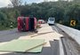 Ao menos três pessoas ficam em estado grave após acidente entre micro-ônibus e caminhão na RS-122, em Flores da Cunha