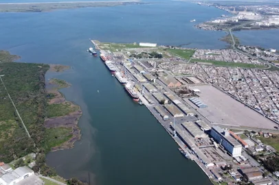 Canal de acesso ao Porto de Rio Grande<!-- NICAID(15524245) -->