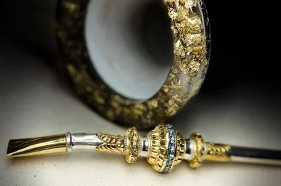 De R$ 1 a R$ 4 mil: quanto custam os acessórios de chimarrão que caíram no gosto das gaúchas<!-- NICAID(15859052) -->