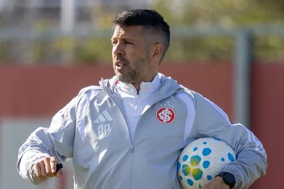 Paulo Pezzolano em treino do Inter<!-- NICAID(16291165) -->