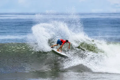 Yago Dora, surfe