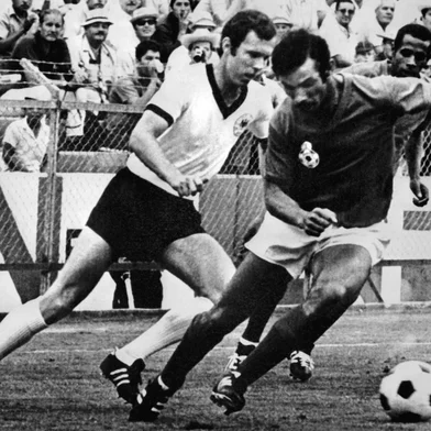 DOMI 335578(FILES) West German midfielder Franz Beckenbauer (L) fights for the ball with Moroccan Benkhrif Boujemaa as Mohammed El Filali (back) looks on  during the World Cup first round soccer match between West Germany and Morocco 03 June 1970 in Leon. Franz Beckenbauer died aged 78 the German football association announced on January 8, 2024. (Photo by STAFF / AFP)Editoria: SPOLocal: LeónIndexador: STAFFSecao: soccerFonte: AFPFotógrafo: STF<!-- NICAID(15645091) -->