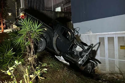 Um homem ficou ferido em um acidente no início desta quinta-feira (7) na Avenida Cristiano Fischer, no bairro Jardim do Salso, em Porto Alegre.<!-- NICAID(16096198) -->