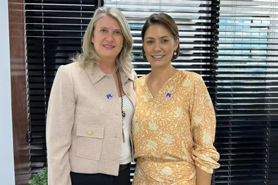 Presidente do PL Mulher no RS, Adriane Cerini, durante encontro com a ex-primeira-dama e presidente nacional do PL Mulher, Michelle Bolsonaro.<!-- NICAID(15481596) -->