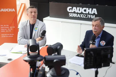 CAXIAS DO SUL, RS, BRASIL, 15/10/2024. A Gaúcha Serra realiza nesta terça-feira (15), o primeiro debate do segundo turno entre os candidatos à prefeitura de Caxias do Sul. O objetivo é aprofundar o programa de governo dos dois concorrentes. Participam Adiló Didomenico (PSDB) e Maurício Scalco (PL). (Bruno Todeschini/Agência RBS)Indexador: Bruno Todeschini<!-- NICAID(15890747) -->