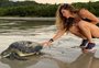 Gisele Bündchen salva tartaruga enroscada em rede de pesca; veja o vídeo