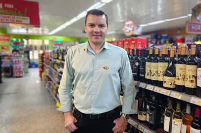 Supermercados Peruzzo _ Vice-presidente do grupo Peruzzo, Lindonor Peruzzo Júnior<!-- NICAID(15880362) -->