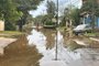 Ao menos 16 pessoas estão fora de casa na região das ilhas em Porto Alegre. Nível do rio Jacui apresenta estabilização, mas ruas seguem tomadas pela água.<!-- NICAID(15535284) -->