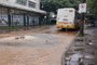 Bueiros vertem água no Quarto Distrito e situação causa alagamento na Voluntários da Patria. Porto Alegre, 2/5/2024<!-- NICAID(15752134) -->