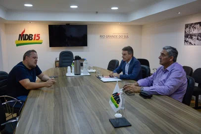 Covatti Filho foi recebido por Vilmar Zanchin e Giovani Feltes no diretório do MDB