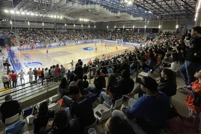 Passo Fundo Futsal teve quebra de recorde de público no jogo contra o Horizontina, pela Copa dos Pampas. 2.852 torcedores estiveram na Arena Comercial<!-- NICAID(15567605) -->