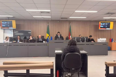 PORTO ALEGRE - julgamento dos réus Leonardo da Silva Mallet, Irineo Lopes Kaiper e Jessé Gonçalves Kaiper pela morte da estudante Sarah Domingues, 28 anos, e do comerciante Valdir dos Santos Pereira, 53, na Ilha das Flores, em 2024. <!-- NICAID(16367535) -->