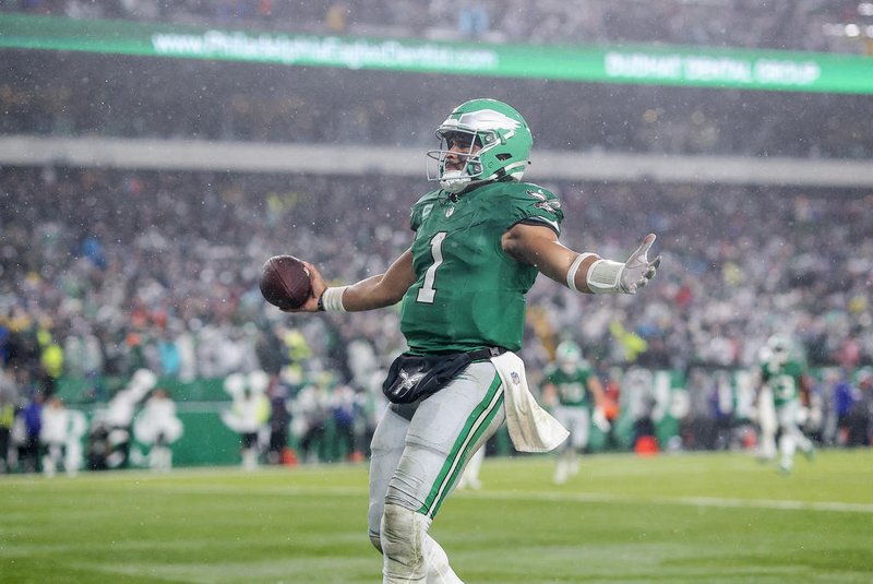 Buffalo Bills v Philadelphia EaglesPHILADELPHIA, PENNSYLVANIA - NOVEMBER 26: Jalen Hurts #1 of the Philadelphia Eagles reacts after scoring the game winning touchdown in overtime against the Buffalo Bills at Lincoln Financial Field on November 26, 2023 in Philadelphia, Pennsylvania.   Tim Nwachukwu/Getty Images/AFP (Photo by Tim Nwachukwu / GETTY IMAGES NORTH AMERICA / Getty Images via AFP)Editoria: SPOLocal: PhiladelphiaIndexador: TIM NWACHUKWUSecao: American footballFonte: GETTY IMAGES NORTH AMERICAFotógrafo: CONTRIBUTOR<!-- NICAID(15609671) -->