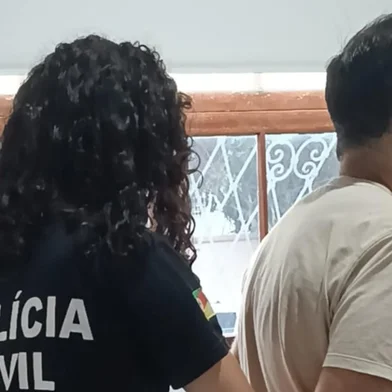 TAQUARA - Uma investigação da Polícia Civil levou à prisão de um médico em Taquara, no Vale do Paranhana, na manhã desta segunda-feira (30). O cardiologista Daniel Pereira Kollet, de 55 anos, foi preso de forma preventiva.<!-- NICAID(16255004) -->