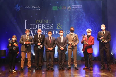 **A PEDIDO DE RAMON NUNES**Prêmio Líderes & Vencedores, entregue a seis personalidades e instituições. A Assembleia Legislativa e Federasul premiaram destaques de 2021. FOTO:  Marcos Nagelstein/ Agência Preview / Divulgação<!-- NICAID(14936858) -->