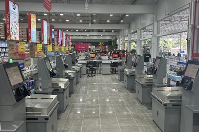 Marcada para 10 de setembro a abertura do Macromix Atacado Cidade Baixa, estreia da bandeira de atacarejo da UnidaSul em Porto Alegre. A loja fica na Avenida Aureliano de Figueiredo Pinto, onde era o supermercado Nacional fechado pelo Carrefour. A escolha do mês tem relação com as comemorações farroupilhas, destaca o diretor Eloi Zagonel.<!-- NICAID(16361428) -->