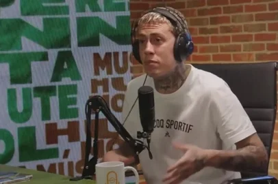 Mc Daniel revela que iniciativa em relacionamento partiu de Mel Maia<!-- NICAID(15368247) -->