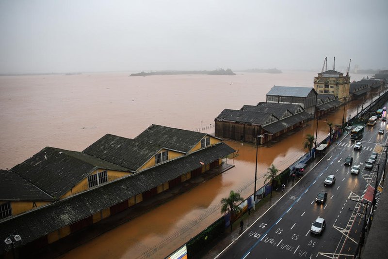 Porto Alegre, RS, Brasil, 02/05/2024: Situação do Cais Mauá com a enchente do Guaíba. - Foto: Duda Fortes/Agência RBS<!-- NICAID(15751922) -->