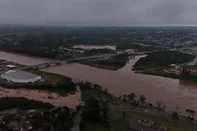 LAJEADO, RS, BRASIL, 19-06-2025: Imagens aéreas mostram o avanço do nível do Rio Taquari na região central de Lajeado. Foto: Renan Mattos / Agência RBS<!-- NICAID(16063400) -->