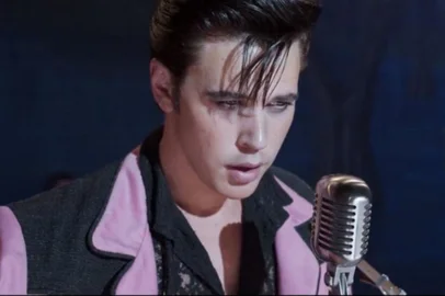 Austin Butler no filme "Elvis", que tem previsão de estreia no dia 14 de julho no Brasil.<!-- NICAID(15126046) -->