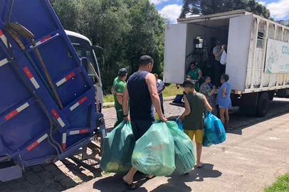 Programa de logística reversa da Codeca arrecadou mais de 16 toneladas de resíduos descartáveis no primeiro roteiro do ano realizado em 12 bairros<!-- NICAID(15314986) -->