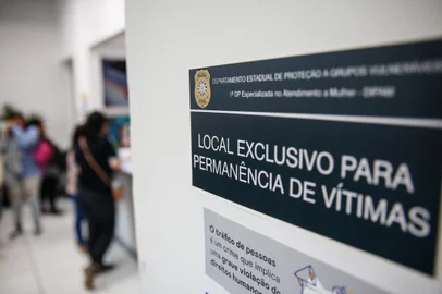 PORTO ALEGRE, RS, BRASIL - 2022.08.01 - Acompanhamos uma tarde de atendimentos na delegacia da mulher. (Foto: ANDRÉ ÁVILA/ Agência RBS)<!-- NICAID(15163968) -->